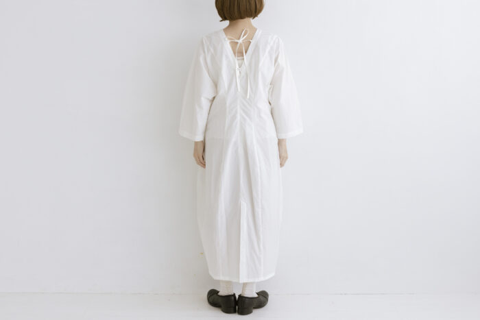 風景：刺繍襟ダーツドレス off white 3