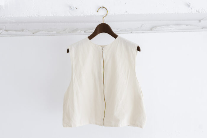 GARMENT DYE LAWN SHIRRING VEST 1