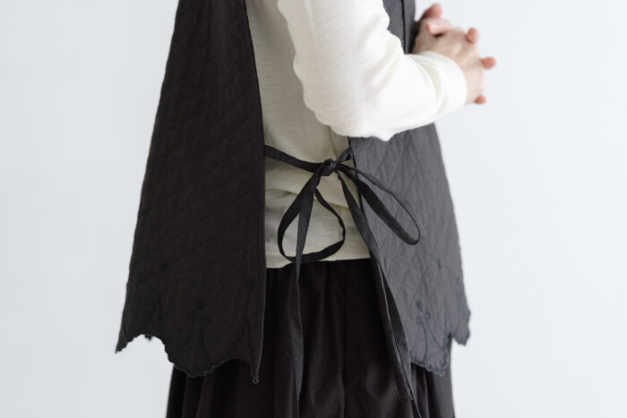 予約 G1150 ANTIQUE SCALLOPPED QUILT GILET black 2月中〜3月中 4