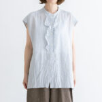 予約 R360 LINEN FRILL NO SLEEVE BLOUSE ash blue  4月末〜5月末