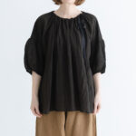 予約 R368 WRINKLE STRING BLOUSE  noir 5月末〜6月末