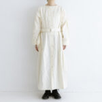 静謐：ダーツドレス off white