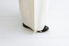 静謐：ダーツカーゴパンツ off white 5