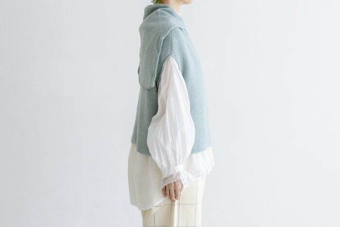 場所を感じる：セーラーフードニットベスト fog blue 2