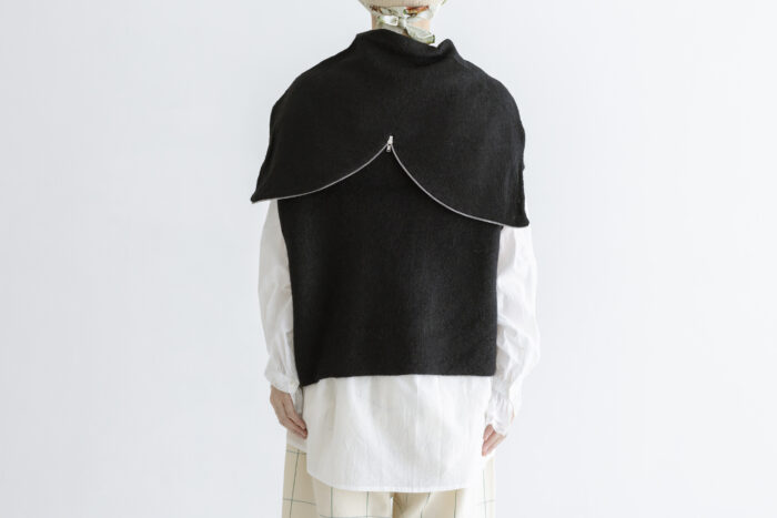 場所を感じる：セーラーフードニットベスト black 3