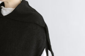 場所を感じる：セーラーフードニットベスト black 4