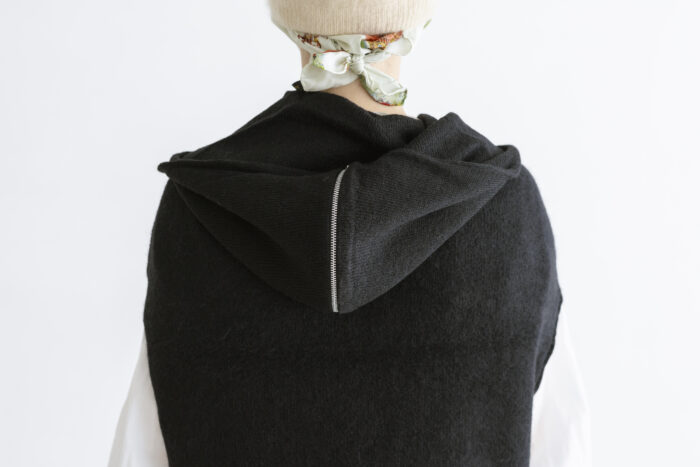 場所を感じる：セーラーフードニットベスト black 5