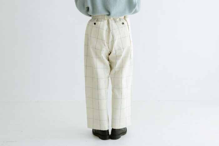 書かれたメッセージ：グラフチェックパンツ 3