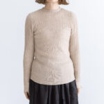 存在すること ニットプルオーバー beige