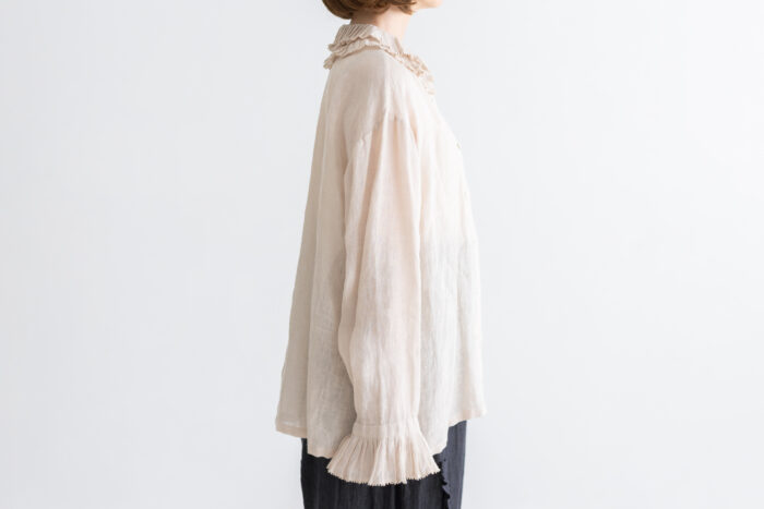 BN2642 Tuck Collar blouse ecru 2