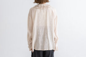 BN2642 Tuck Collar blouse ecru 3