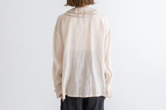 BN2642 Tuck Collar blouse ecru 3