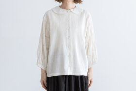 BN2624 Flower Tuck Blouse off white 1 BN2624 Flower Tuck Blouse off white 1