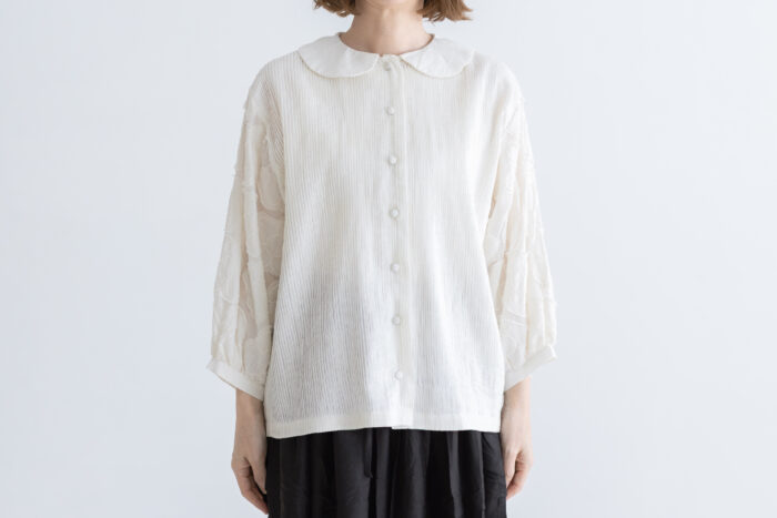 BN2624 Flower Tuck Blouse off white 1 BN2624 Flower Tuck Blouse off white 1