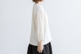 BN2624 Flower Tuck Blouse off white 2 BN2624 Flower Tuck Blouse off white 2