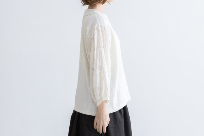 BN2624 Flower Tuck Blouse off white 2 BN2624 Flower Tuck Blouse off white 2