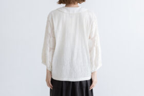 BN2624 Flower Tuck Blouse off white 3 BN2624 Flower Tuck Blouse off white 3