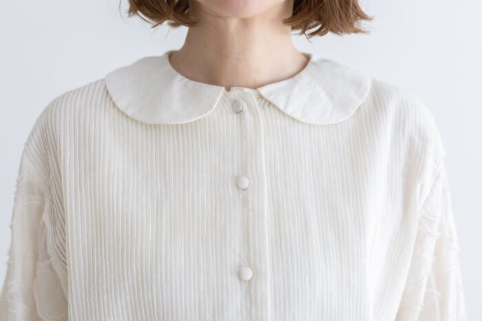 BN2624 Flower Tuck Blouse off white 4 BN2624 Flower Tuck Blouse off white 4