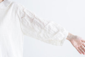 BN2624 Flower Tuck Blouse off white 5 BN2624 Flower Tuck Blouse off white 5