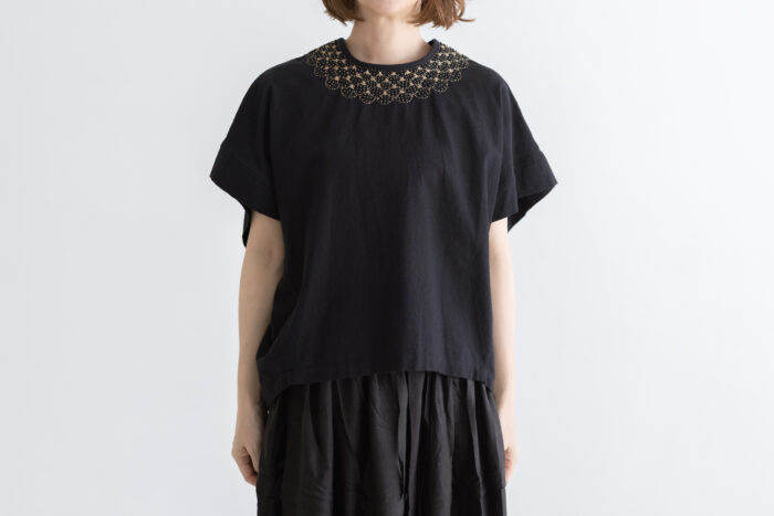 BN2545 Embroidery Woven-T black 1 BN2545 Embroidery Woven-T black 1