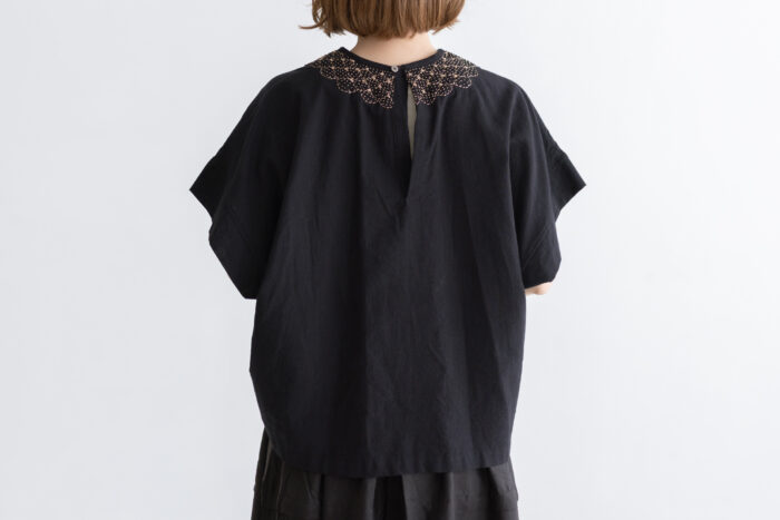 BN2545 Embroidery Woven-T black 3 BN2545 Embroidery Woven-T black 3