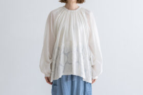 BN2623 Flower Ribbon Blouse off white 1 BN2623 Flower Ribbon Blouse off white 1