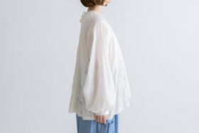 BN2623 Flower Ribbon Blouse off white 2 BN2623 Flower Ribbon Blouse off white 2