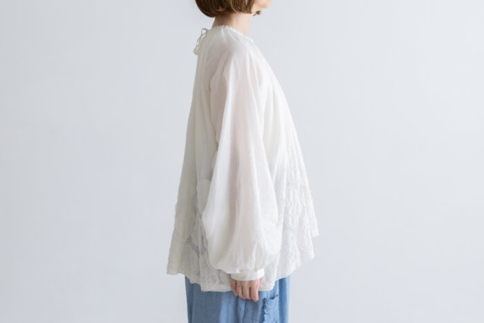 BN2623 Flower Ribbon Blouse off white 2 BN2623 Flower Ribbon Blouse off white 2