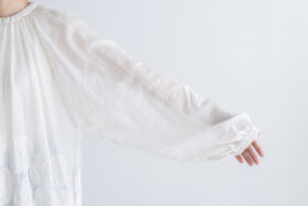 BN2623 Flower Ribbon Blouse off white 4 BN2623 Flower Ribbon Blouse off white 4