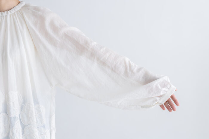 BN2623 Flower Ribbon Blouse off white 4 BN2623 Flower Ribbon Blouse off white 4