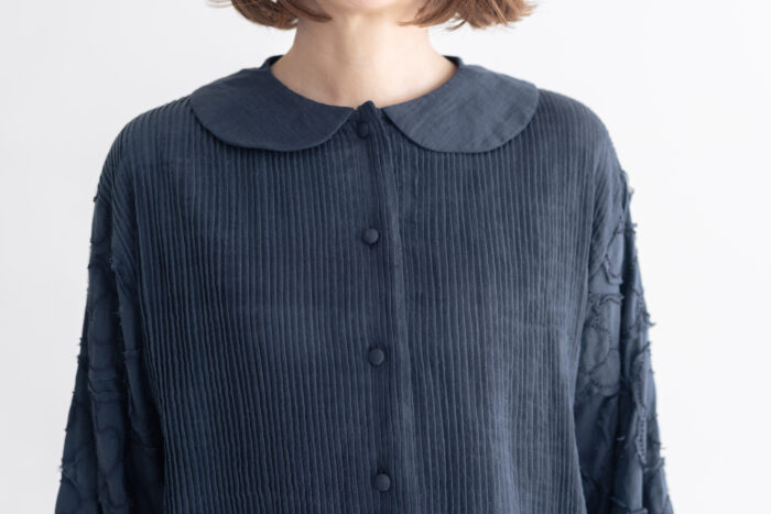 BN2624 Flower Tuck Blouse charcoal 4 BN2624 Flower Tuck Blouse charcoal 4