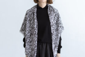 WILD BERRY GAUZE SHAWL  white 1