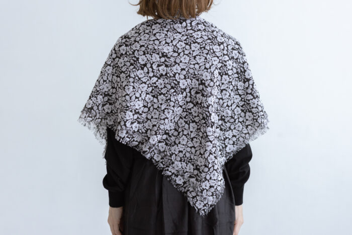 WILD BERRY GAUZE SHAWL  white 3