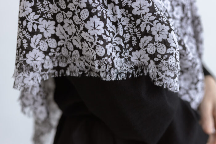 WILD BERRY GAUZE SHAWL  white 4