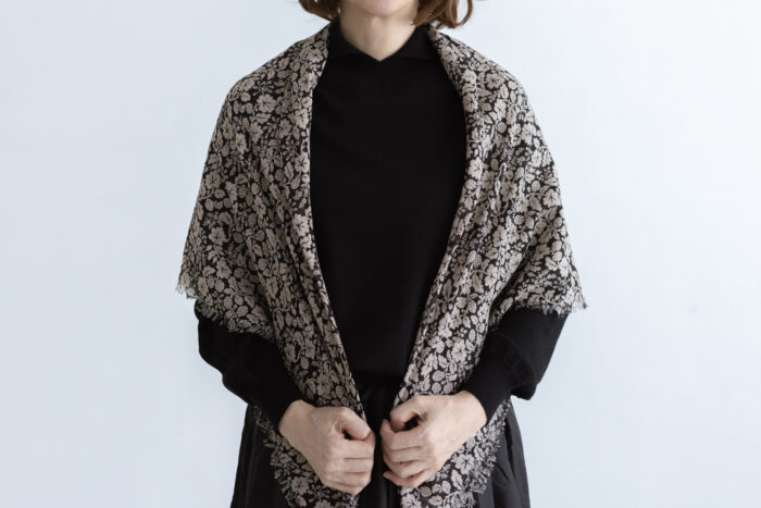 WILD BERRY GAUZE SHAWL  flax 1