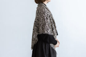 WILD BERRY GAUZE SHAWL  flax 2