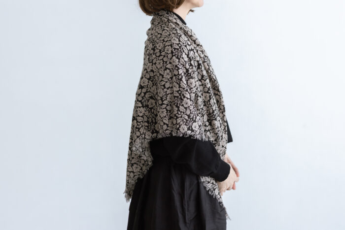 WILD BERRY GAUZE SHAWL  flax 2