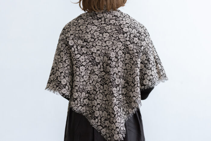 WILD BERRY GAUZE SHAWL  flax 3