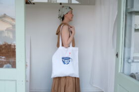 No.8266  B.W. MILK TEA TOTE BAG white 8-10月 1