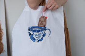 No.8266  B.W. MILK TEA TOTE BAG white 8-10月 2
