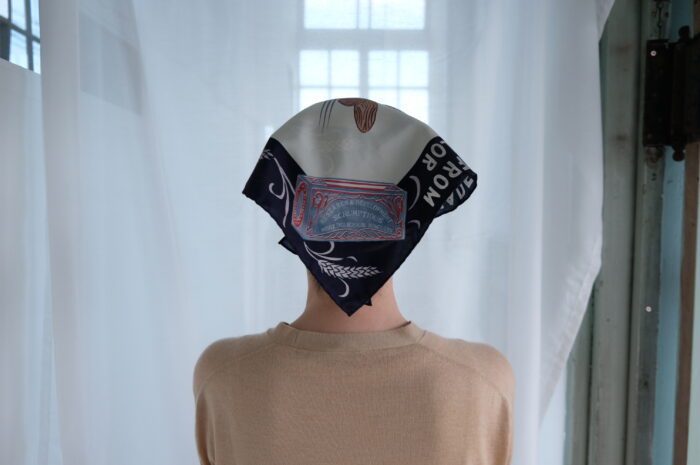 No.8328  SILK BISCUIT PANEL SCARF navy  8-10月 3