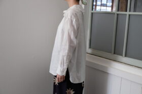 No.8218  L.G.D. RUFFLE COLLAR BLOUSE  8-10月 2