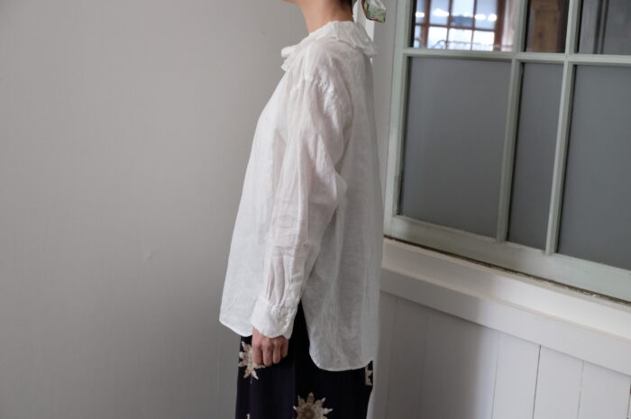 No.8218  L.G.D. RUFFLE COLLAR BLOUSE  8-10月 2