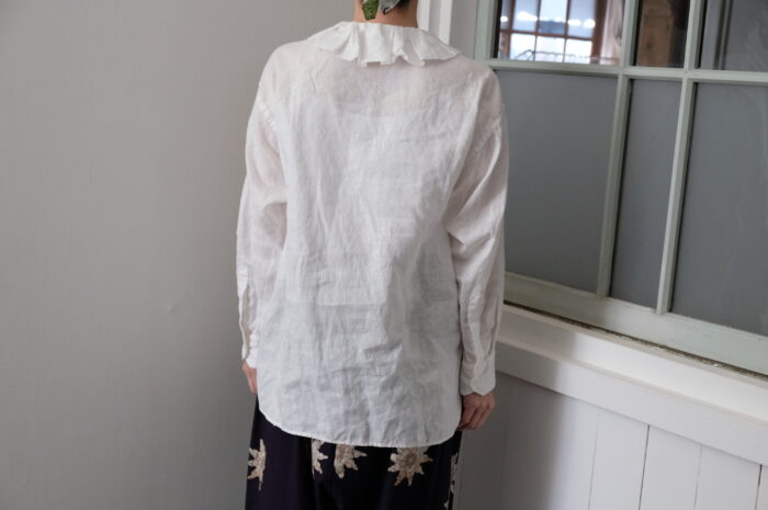 No.8218  L.G.D. RUFFLE COLLAR BLOUSE  8-10月 3