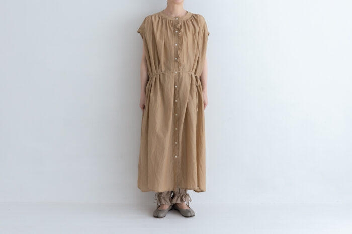予約 G1183 TINY FRILL NO SLEEVE GATHER DRESS light beige 6月初〜6月中 1