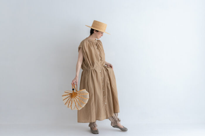 予約 G1183 TINY FRILL NO SLEEVE GATHER DRESS light beige 6月初〜6月中 6