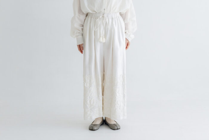 BN2654 Flower Tuck Pants B.white 1