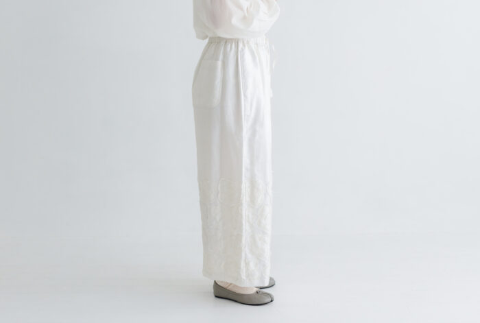 BN2654 Flower Tuck Pants B.white 2