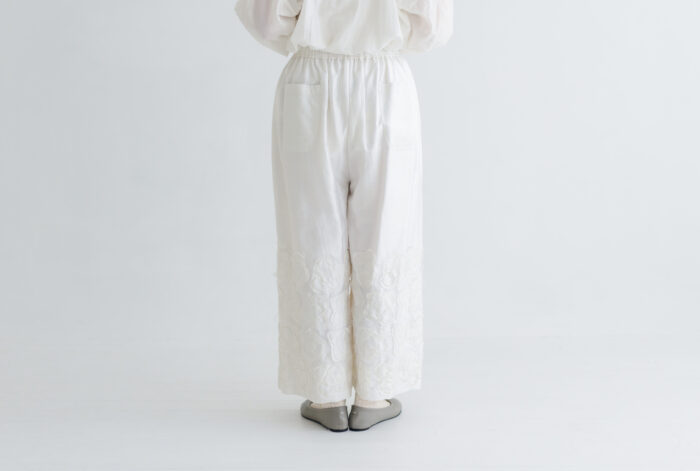 BN2654 Flower Tuck Pants B.white 3