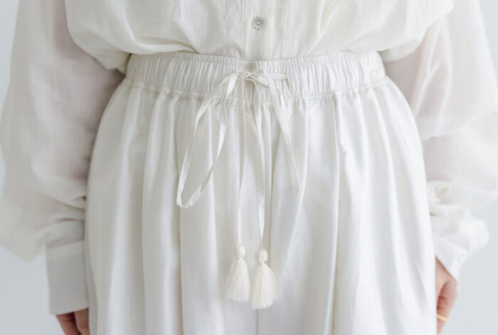 BN2654 Flower Tuck Pants B.white 4